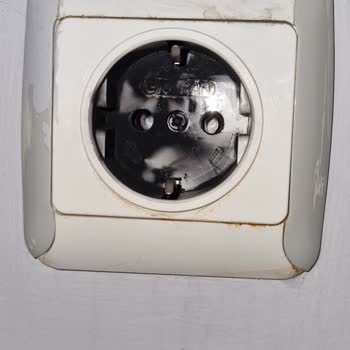 Elektrik Kesintileri Nedeniyle Zarar Gören Elektronik Eşyalar