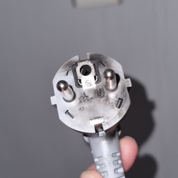 Elektrik Kesintileri Nedeniyle Zarar Gören Elektronik Eşyalar