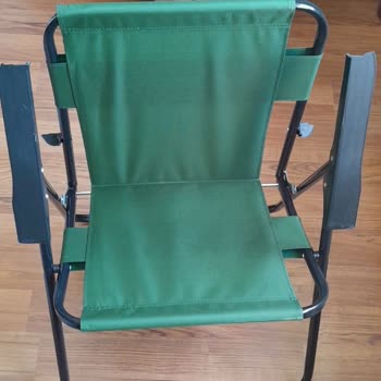 Kırık Gelen Kamp Sandalyeleri Ve Özensiz Paketleme