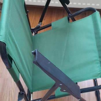 Kırık Gelen Kamp Sandalyeleri Ve Özensiz Paketleme