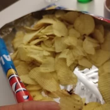 Ruffles Cips Paketinde Böcek Şoku!