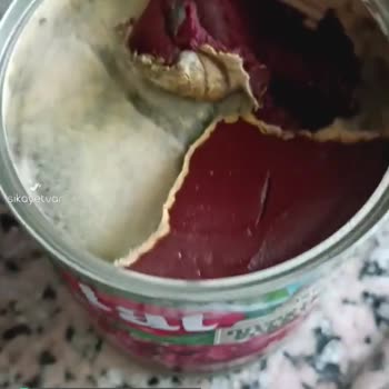 Tat Küflü Salça Satılıyor, SKT'sine Daha 5 Ay Var!