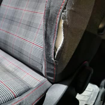 Volkswagen Golf Koltuk Döşemesinde Beklenmedik Yırtılma Sorunu