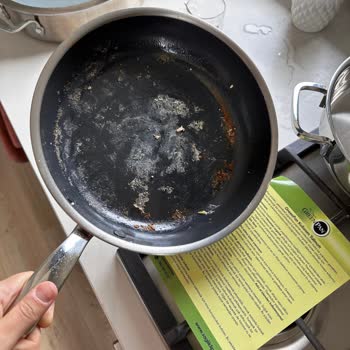 Sağlıklı Tava Hayal Kırıklığı: Yapışma Sorunu Çözülmüyor