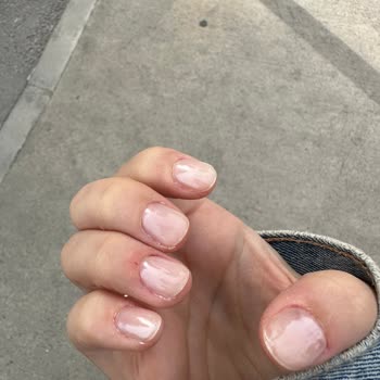 Acılı Manikür Ve İlgisiz Hizmet Deneyimi