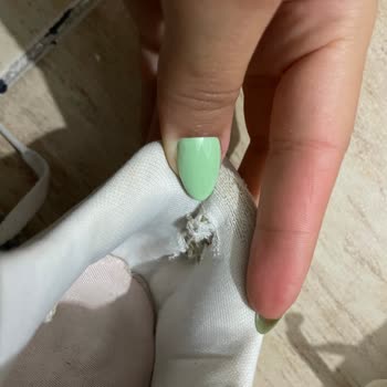 Bir Sezonda Deforme Olan Ayakkabı Ve İlgisiz Mağaza