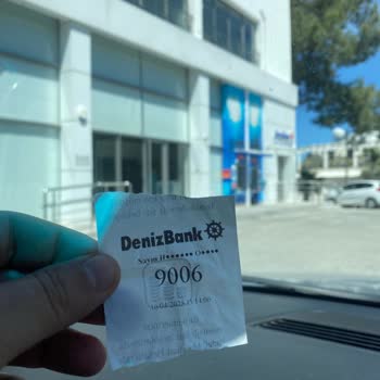 Denizbank Kıbrıs Şubesi'nde Yavaş İşlem Süreleri