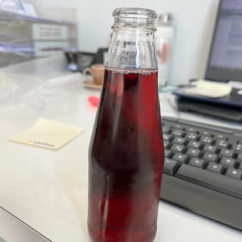 Etiketsiz Şişe Ve Garip Tat Sorunu