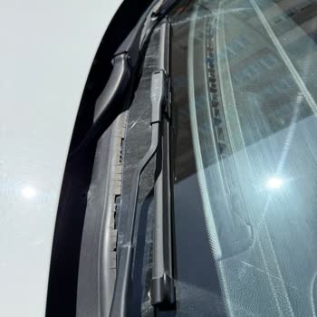 BMW 116i Ön Cam Çıtası Sorunu: Premium Markaya Yakışmayan Kalite