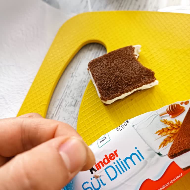Kinder Süt Dilimi İçinden Çıkan Yabancı Madde Şoku