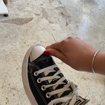 Converse Ayakkabımın Ön Kısmı Sallanıyor
