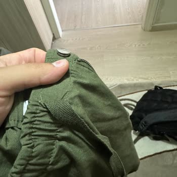 Mavi Pantolonda Düğme Yeri Sorunu