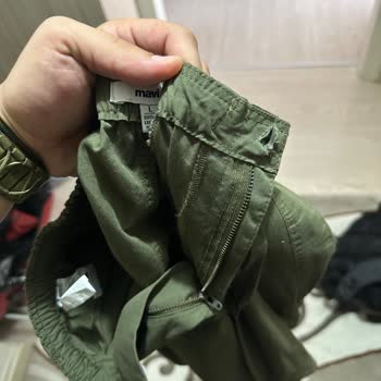 Mavi Pantolonda Düğme Yeri Sorunu