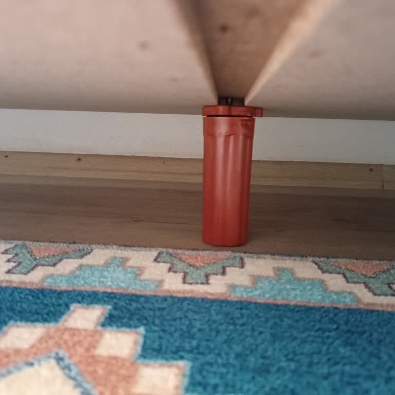 Kırık Koltuk Ayağı Ve Yetersiz Müşteri Hizmeti