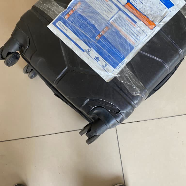 Kırık Valizle Sonuçlanan Kötü Taşımacılık Deneyimi