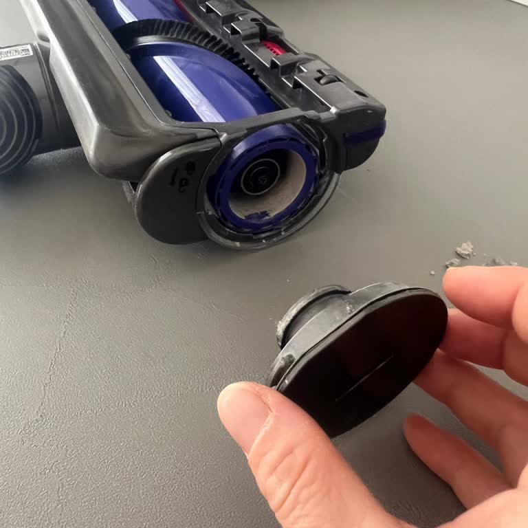 Dyson V15 Süpürge: Eksik Aparatlar Ve Bozuk Ürün