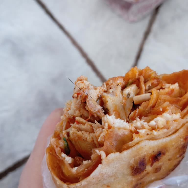 Hijyen Sorunu: Döner Siparişinde Kıl Çıkması