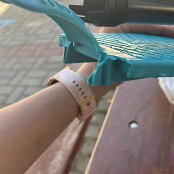 Kırık Scooter Ve İlgisiz Mağaza Tavrı