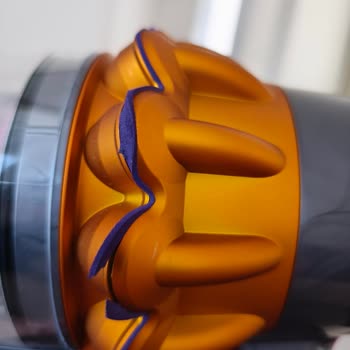 Dyson Süpürgede Kozmetik Sorun: Kauçukların Hızla Atması