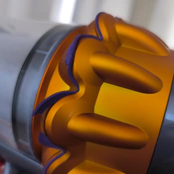 Dyson Süpürgede Kozmetik Sorun: Kauçukların Hızla Atması