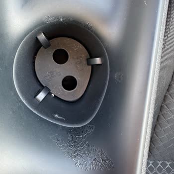 Toyota C-HR Bardaklık Eriyor, Servis Garanti Dışı Diyor