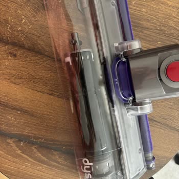 Çatlak Parçalı Süpürge Ve Yetersiz Müşteri Hizmeti