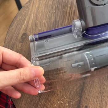 Çatlak Parçalı Süpürge Ve Yetersiz Müşteri Hizmeti