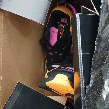 Kargolama Skandalı: Ayakkabım Hasarlı Geldi!