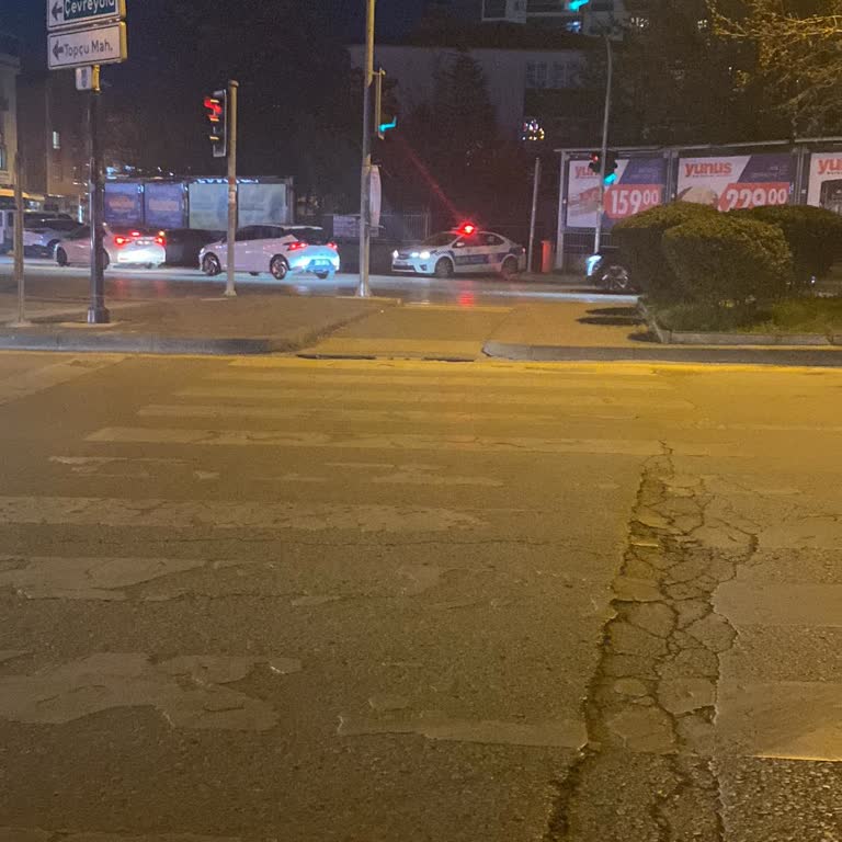 Polislerin Dikkatsizliği: Trafikte Güvenlik Tehlikede