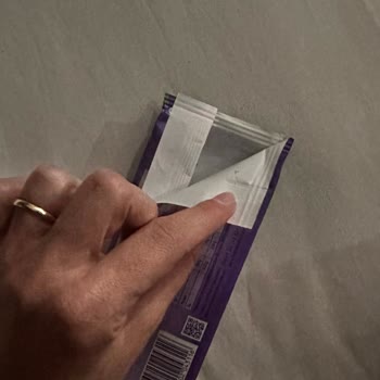 Milka Çikolata İçinden Kağıt Parçası Çıktı