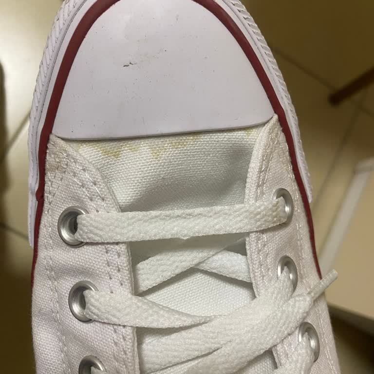Yeni Alınan Converse Ayakkabılar Sararıyor
