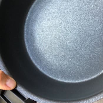 İlgisiz Servis: Çizik Tencere Seti Mağduriyeti