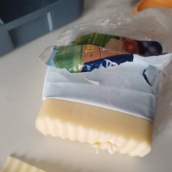 BİM'den Aldığım Kaşarda Şok Edici Yabancı Maddeler