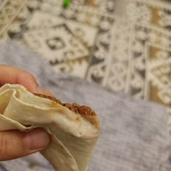 Komagene Dürümde Hijyen Skandalı: Saç Çıktı!