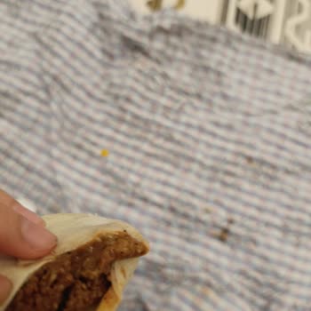 Komagene Dürümde Hijyen Skandalı: Saç Çıktı!