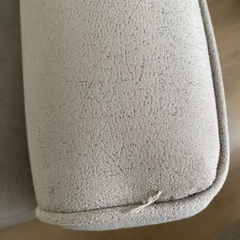 Bellona Oturma Grubunda Dikiş Hatası Ve İlgisizlik