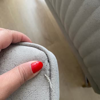 Bellona Oturma Grubunda Dikiş Hatası Ve İlgisizlik