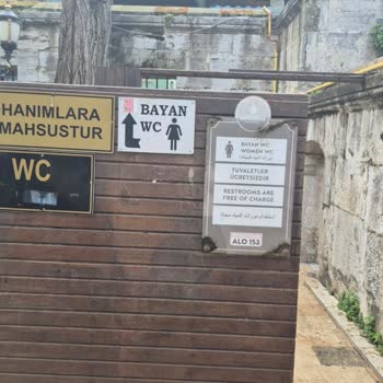 Üsküdar'daki Cami Tuvaletlerinde Mahremiyet Sorunu
