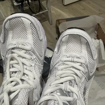 Kusurlu Ayakkabı Ve Ulaşılamayan Müşteri Hizmetleri