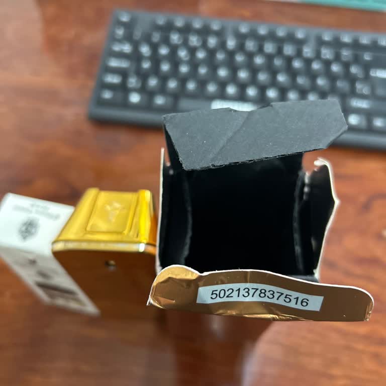 Kırık Parfüm Ve Islak Kutu Şoku