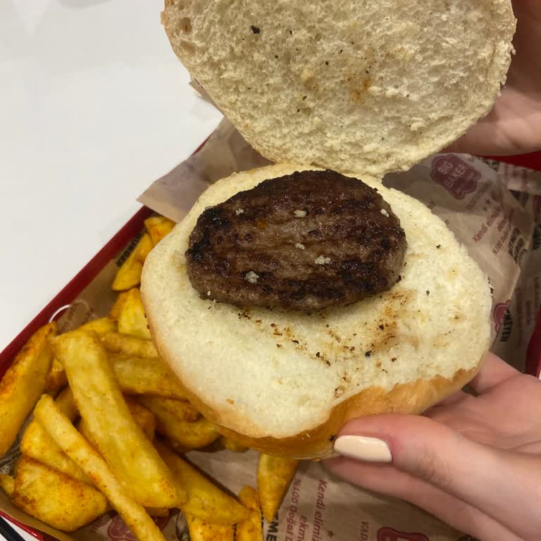 Big Baker'da Hayal Kırıklığı: Küçük Köfte, Büyük Ekmeğe Sığmıyor