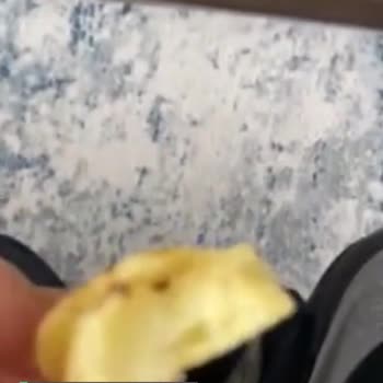Lays Cipsten Böcek Çıktı