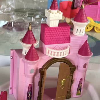 Eksik Parçalı Masal Şatosu Hayal Kırıklığı