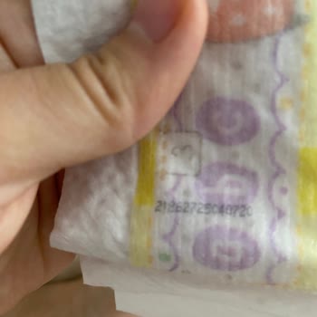 Hijyen Skandalı: Bebek Bezinde Tanımlanamayan Karartı