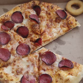 Terra Pizza Yanmış Sucuklu Pizza Ve Yetersiz Çözüm!