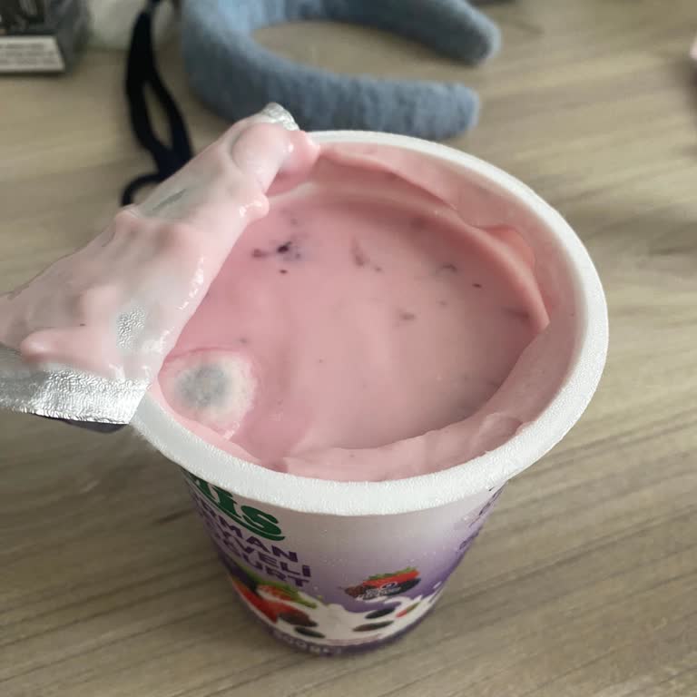 Tarihi Geçmemiş Yoğurtta Küf Şoku!