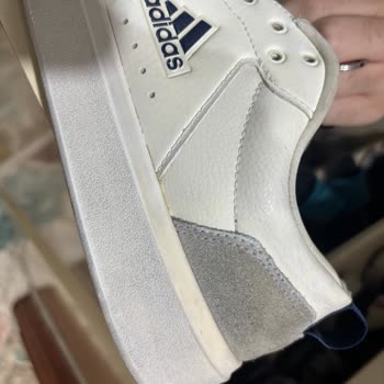 Adidas Ayakkabıda Beklenmedik Sararma Problemi