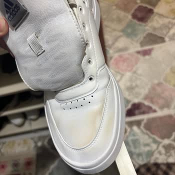 Adidas Ayakkabıda Beklenmedik Sararma Problemi