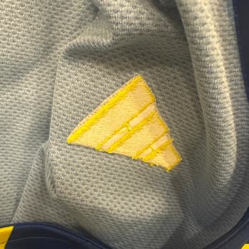 Matchwornshirt Gelen Forma Kusurlu