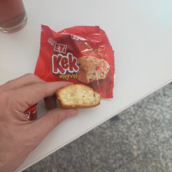 Eti Meyveli Kek: Eskiden Lezzetli, Şimdi Hayal Kırıklığı